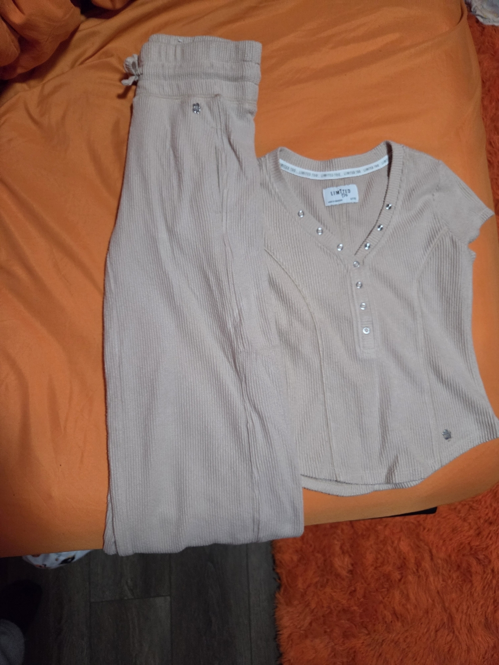 Limited Too Beige Ribbed Knit Jogger and Henley Set